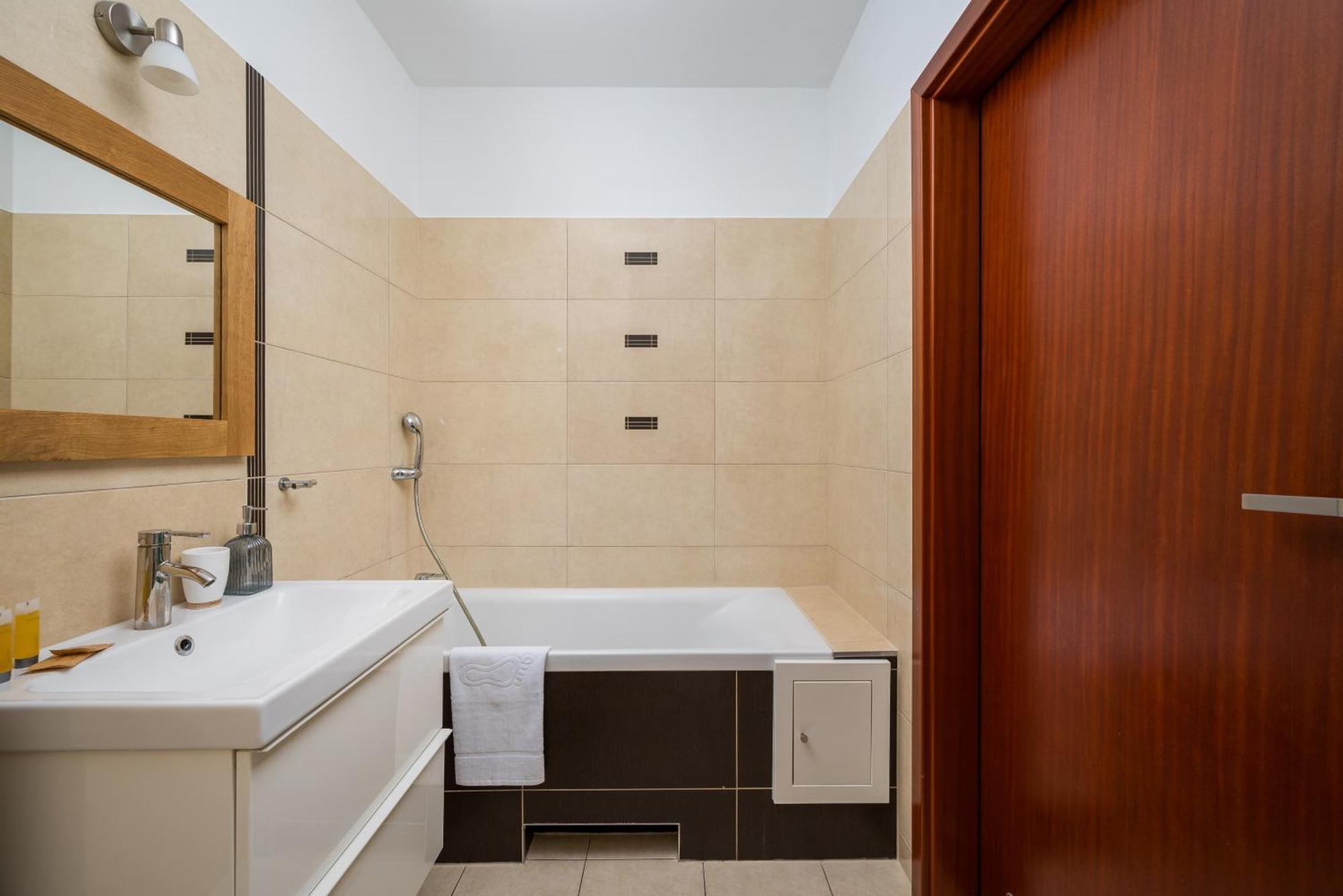Metro Ksiecia Janusza Cosy Apartment Warschau Buitenkant foto
