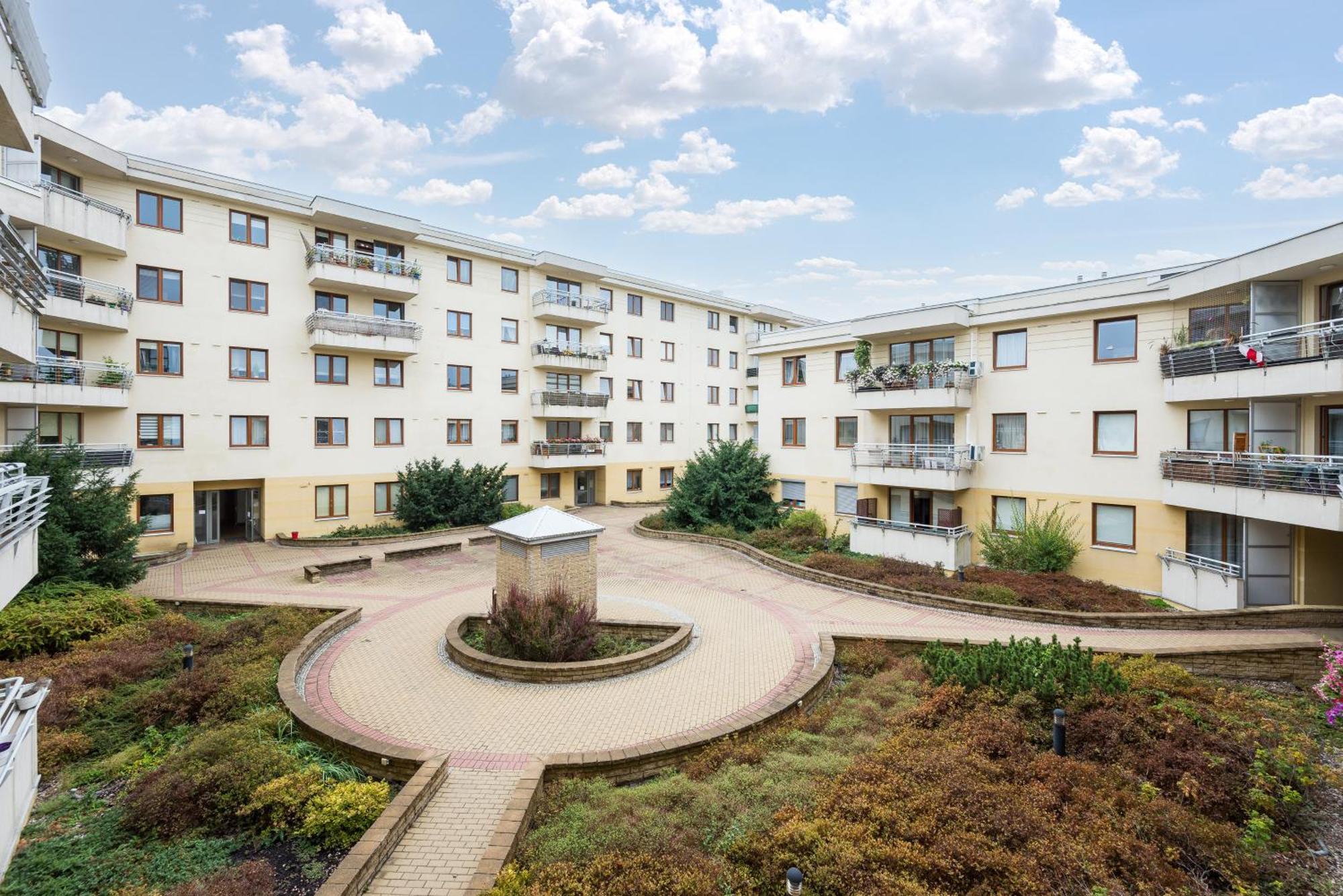 Metro Ksiecia Janusza Cosy Apartment Warschau Buitenkant foto